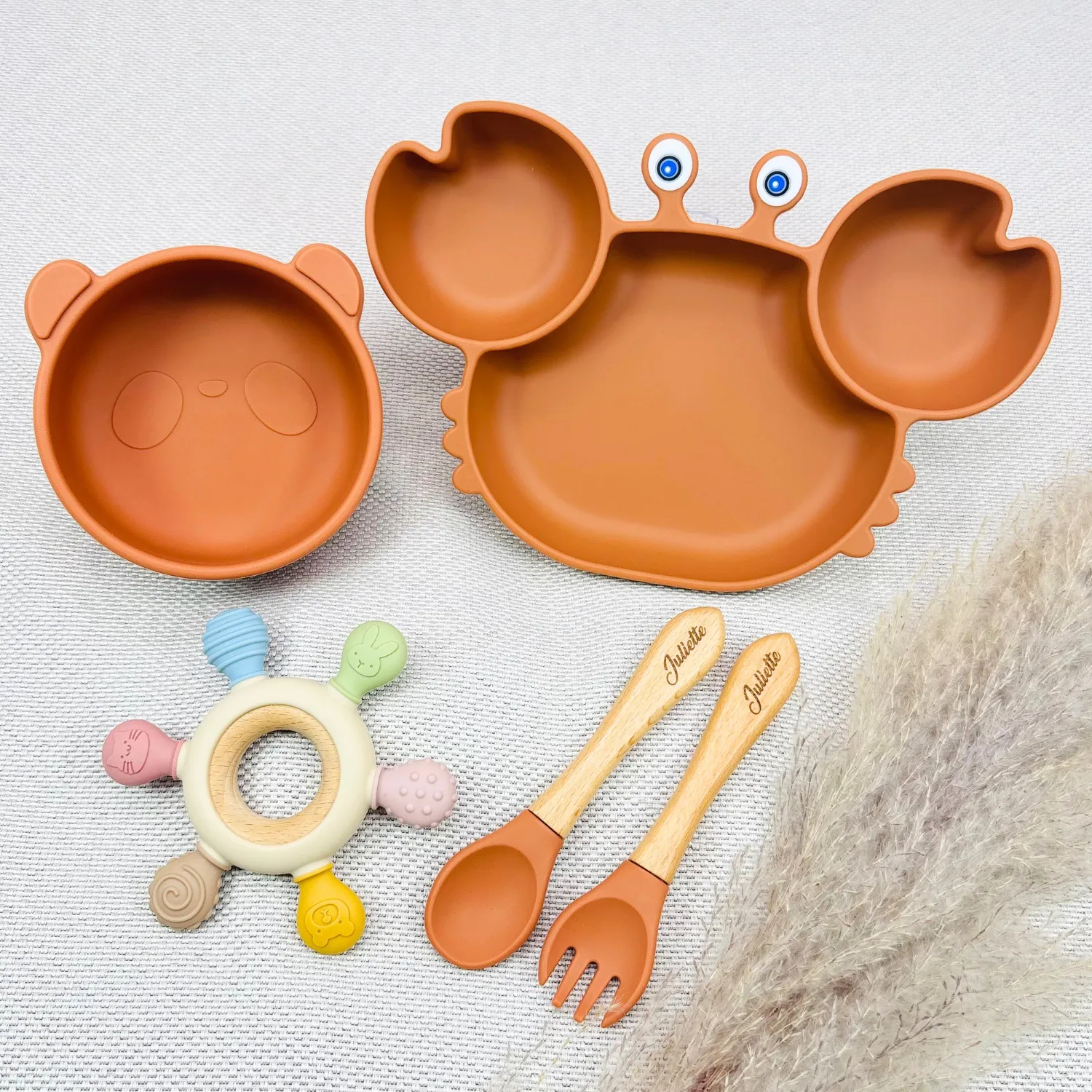 Coffret Repas Bebe Crabe Personnalise – Assiette, Bol, Jouet, Couverts – Image 4