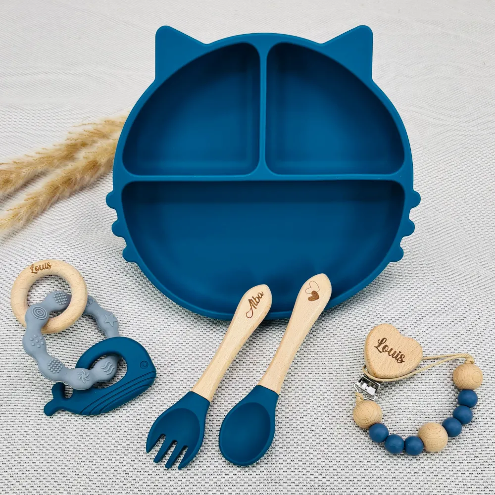 Coffret Bébé Personnalisé – Assiette Chat, Couverts, Attache & Anneau Dauphin – Image 6